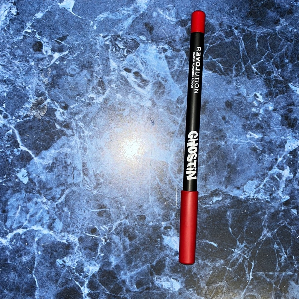 NWOT Makeup Revolution Ghostin Lip Liner